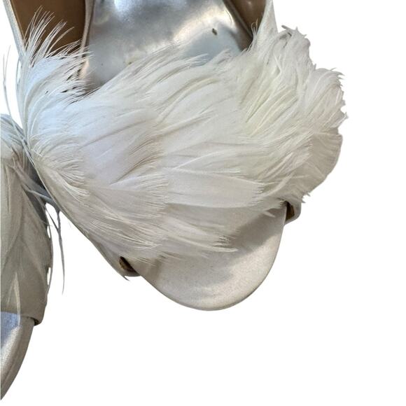 Badgley Mischka Piper Feather Open Toe Wedding Pumps white satin Size 7 - Picture 8 of 11